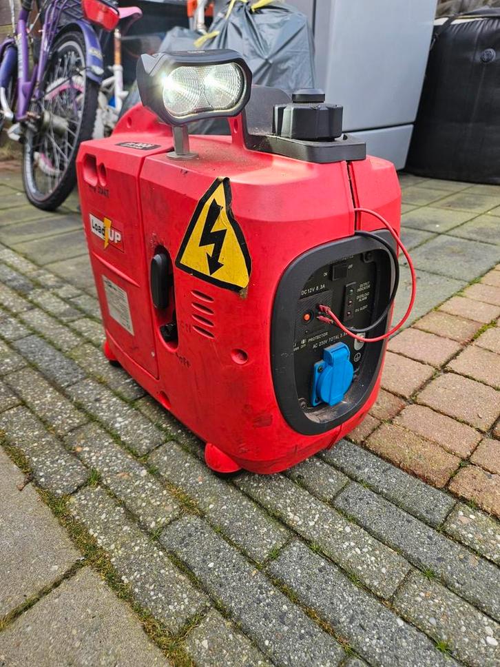 Kleine fluisterstille 800 watt Load-Up aggregraat, Computers en Software, Noodvoedingen (UPS), Ophalen