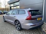 Volvo V60 T6 Plug-in hybrid AWD Essential Edition | Adaptive, Auto's, Volvo, Stof, 4 cilinders, Vierwielaandrijving, Zilver of Grijs