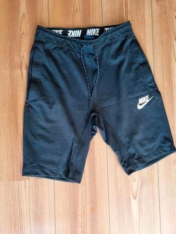 Nike short, maat XS beschikbaar voor biedingen