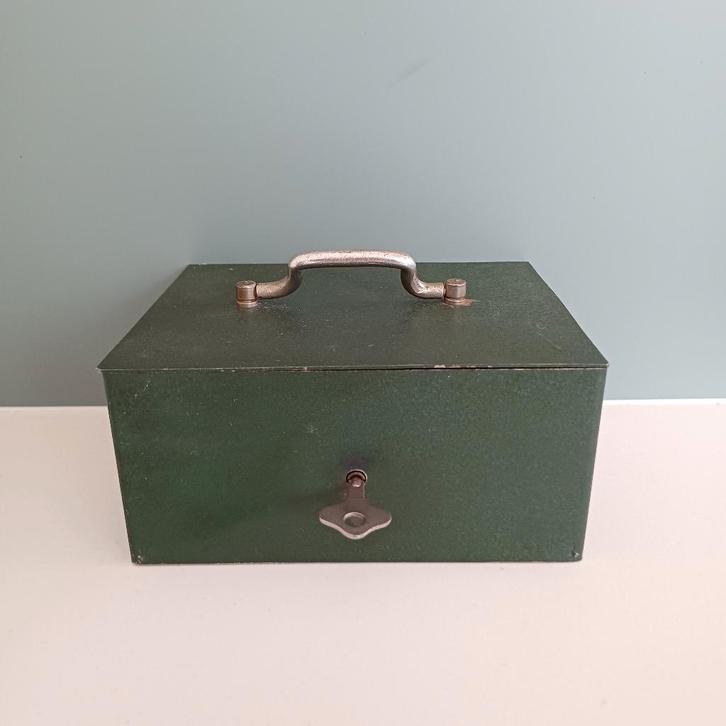 Vintage geldkist met kleingeldlade, Verzamelen, Spaarpotten, Gebruikt, Overige thema's, Metaal of Blik, Ophalen of Verzenden