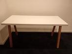 Witte Rechthoekige Tafel met Houten Poten, Huis en Inrichting, Gebruikt, 100 tot 150 cm, Kunststof, Ophalen of Verzenden