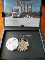 Mercedes-Benz Antos: folder en paperclips in blikken doosje, Boeken, Ophalen of Verzenden, Nieuw, Mercedes