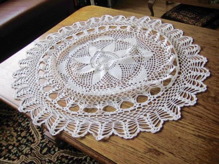 ' LEUK ROND GEHAAKT WIT KATOENEN KLEEDJE MET GROTE STER, Antiek en Kunst, Curiosa en Brocante, Ophalen of Verzenden