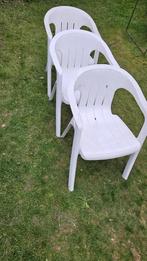 3 kunstof kuipstoelen, Ophalen, Gebruikt, Kunststof, Stapelbaar