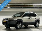 Hyundai Tucson 2.0i Dynamic - airco - nap! - trekhaak -, Origineel Nederlands, Te koop, Zilver of Grijs, 1437 kg