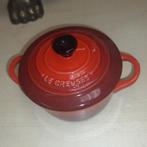 Le Creuset mini cocotte in kersenrood., Huis en Inrichting, Keuken | Potten en Pannen, Ophalen of Verzenden, Zo goed als nieuw