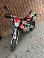 Aprilia sx50, Fietsen en Brommers, Ophalen, 6 versnellingen, Maximaal 45 km/u, Zo goed als nieuw