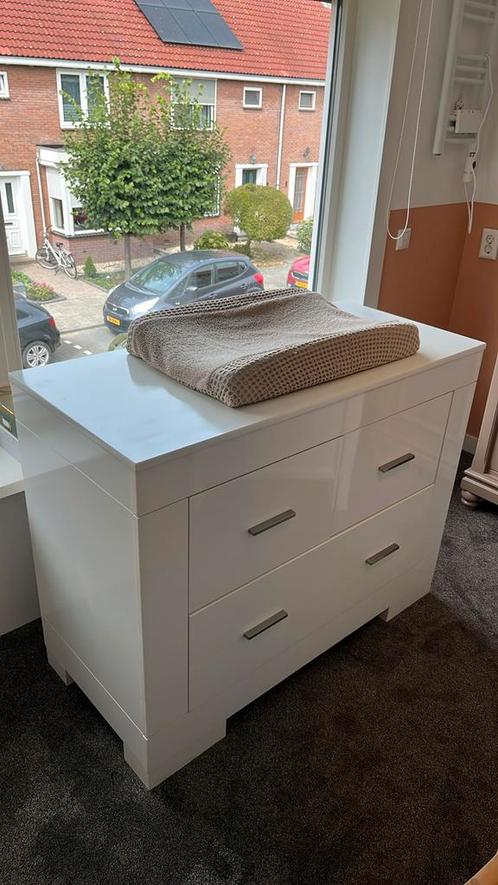 Commode (hoogglans), Kinderen en Baby's, Kinderkamer | Commodes en Kasten, Gebruikt, Commode, 90 tot 105 cm, 100 cm of meer, 50 tot 70 cm