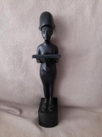 Egyptisch standbeeld beschikbaar voor biedingen
