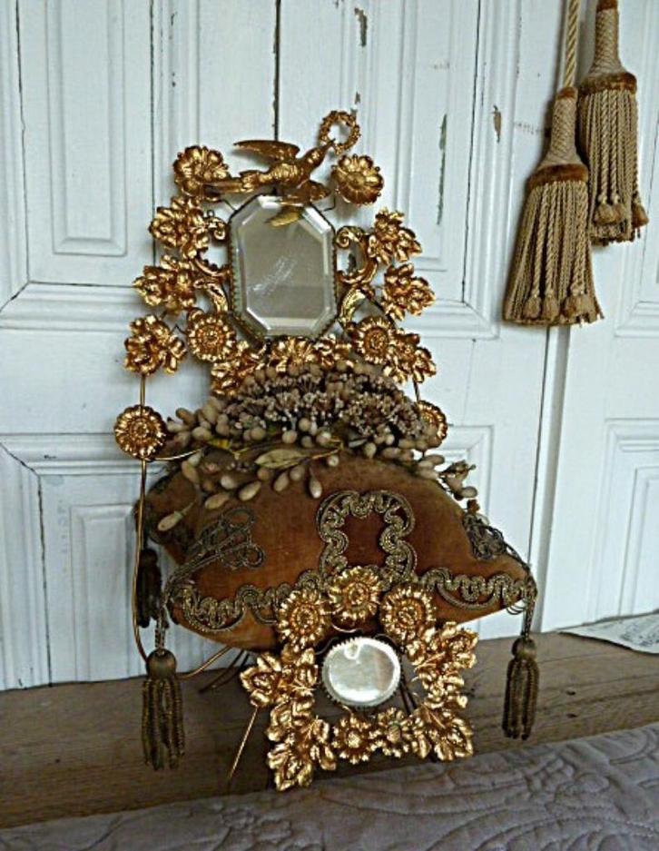 Bruidsstoel , bruidskussen en wassen kroon, Antiek en Kunst, Antiek | Woonaccessoires, Ophalen of Verzenden