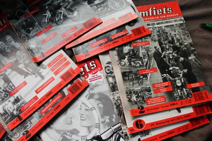 blad Bromfiets periode 1998 - 2006 12 stuks, Fietsen en Brommers, Handleidingen en Instructieboekjes, Gebruikt, Ophalen of Verzenden