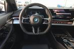 BMW i5 eDrive40 M Sport / Panoramadak / Adaptieve LED / Adap, Auto's, BMW, Automaat, 2095 kg, Achterwielaandrijving, Zwart