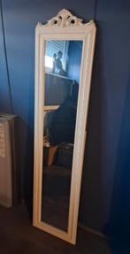 Witte staande spiegel van Xenos met gedetailleerde lijst, Huis en Inrichting, Ophalen, Minder dan 50 cm, Zo goed als nieuw, 150 tot 200 cm