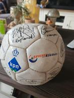 Nederlands elftal Gesigneerde voetbal met handtekeningen, Ophalen of Verzenden, Gebruikt