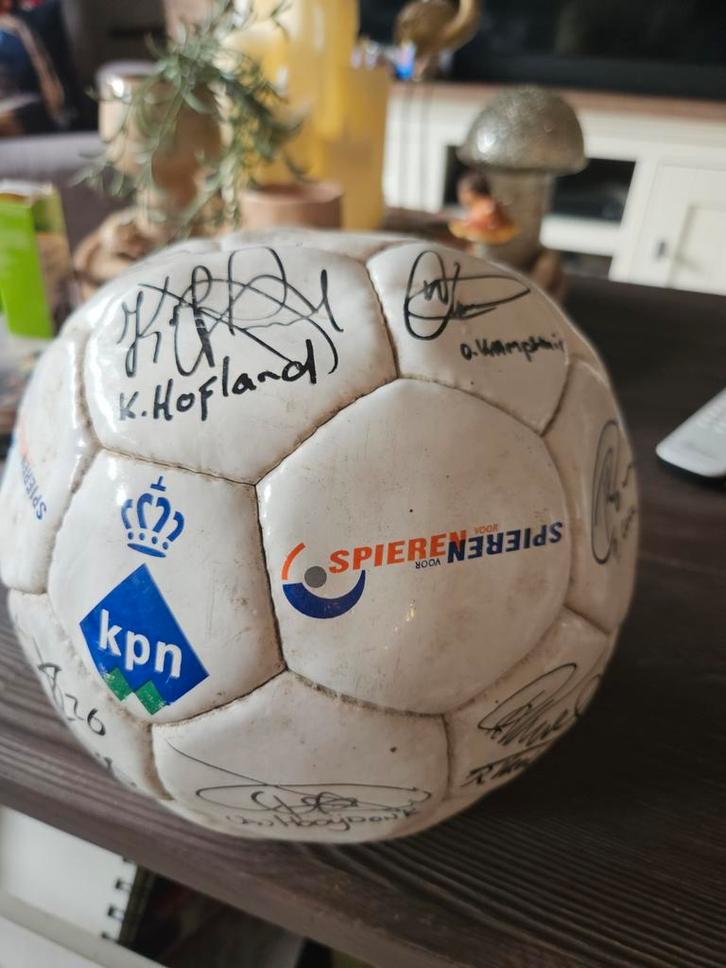 Nederlands elftal Gesigneerde voetbal met handtekeningen, Verzamelen, Sportartikelen en Voetbal, Gebruikt, Ophalen of Verzenden