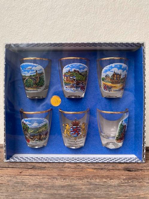 Vintage borrel/souvernirs glaasjes - Zes stuks!, Verzamelen, Glas en Borrelglaasjes, Nieuw, Borrel- of Shotglas, Ophalen of Verzenden