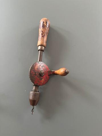 Handboor beschikbaar voor biedingen