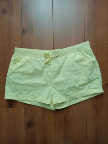 Gele korte broek short Maat 42.