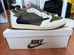 Travis Scott Medium Olive Maat 48.5, Ophalen of Verzenden, Nieuw, Overige kleuren, Sneakers of Gympen
