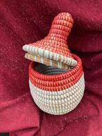 Handgevlochten mandje rood-wit, Huis en Inrichting, Woonaccessoires | Schalen en Manden, Mand, Nieuw, Ophalen of Verzenden, Riet