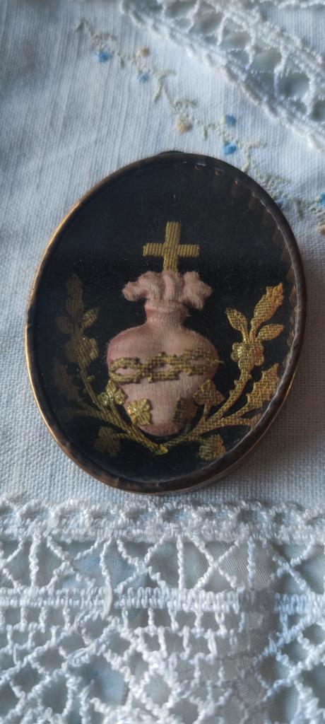 261 medaillon Agnus Dei achter glas 1835, Antiek en Kunst, Antiek | Religie, Ophalen of Verzenden