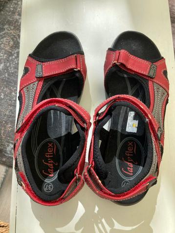 Leuke zomerse sandalen mt 37 beschikbaar voor biedingen