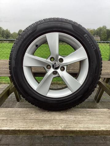 16”oem velgen Skoda Kamiq pirelli/Nokian 205-60-16❄️banden beschikbaar voor biedingen