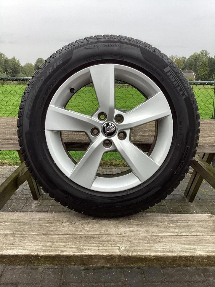 16”oem velgen Skoda Kamiq pirelli/Nokian 205-60-16❄️banden, Auto-onderdelen, Banden en Velgen, Banden en Velgen, Winterbanden
