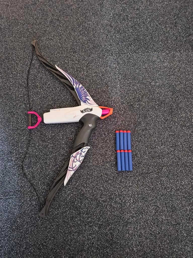 Mooie pijl en boog met pijltjes, Ophalen, Zo goed als nieuw