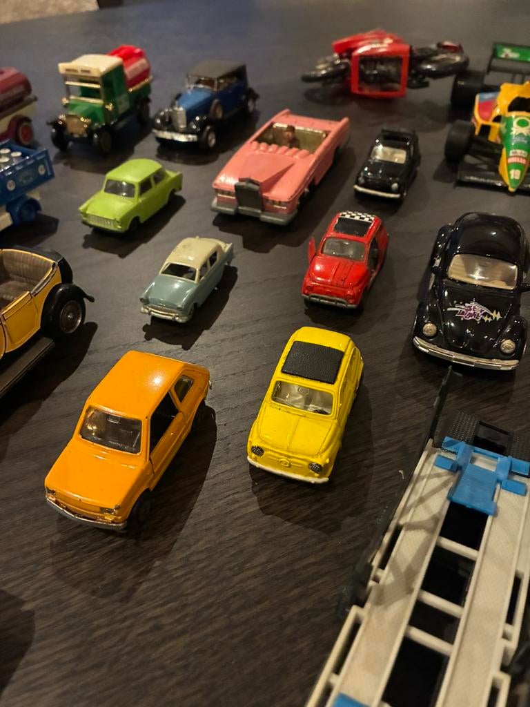 Miniatuur auto’s diverse merken, Oa dinky toys, Kinderen en Baby's, Speelgoed | Speelgoedvoertuigen, Ophalen of Verzenden, Zo goed als nieuw