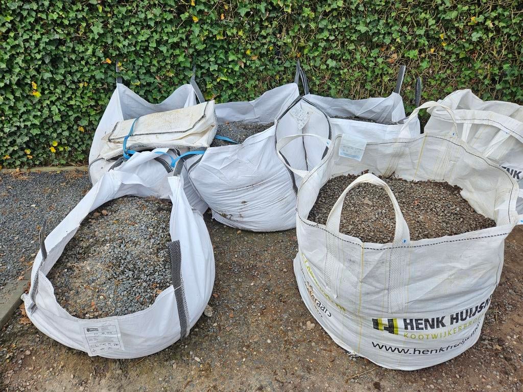 GRATIS Antraciet basalt split in kuubzakken, Tuin en Terras, Grind, Keien en Split, Ophalen, Antraciet, Basalt, Split