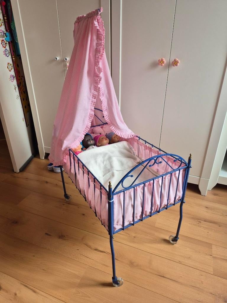 Poppenwieg op wieltjes - blauw met roze gordijntje, Ophalen, Gebruikt, Babypop
