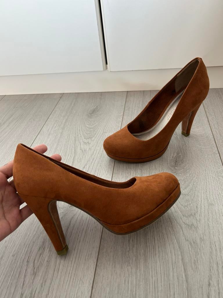 Suède pumps in cognac bruine kleur, Pumps, Bruin, Marco Tozzi, Ophalen of Verzenden