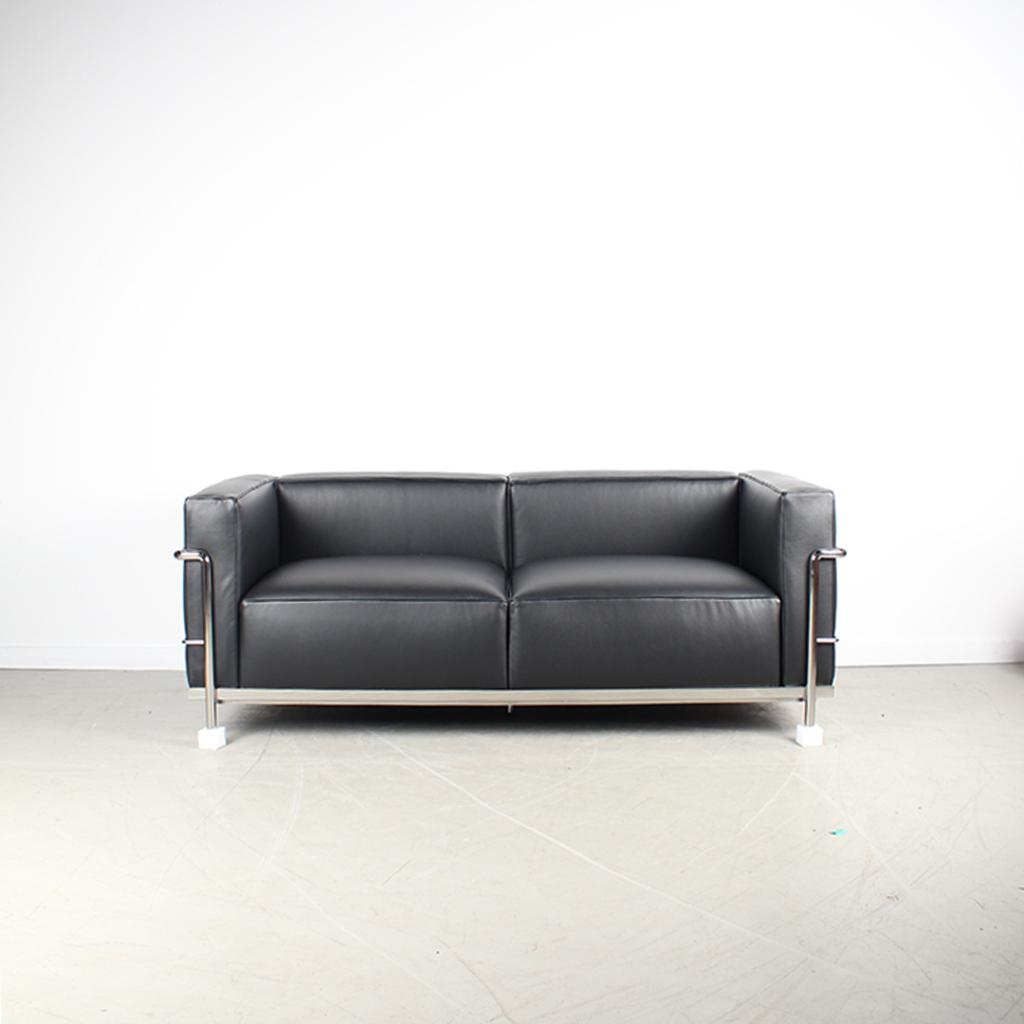 1x Cassina Le Corbusier LC3 2 Zits Bank Zwart – Leer, Niet ingevuld, Minder dan 75 cm, 150 tot 200 cm, Niet ingevuld