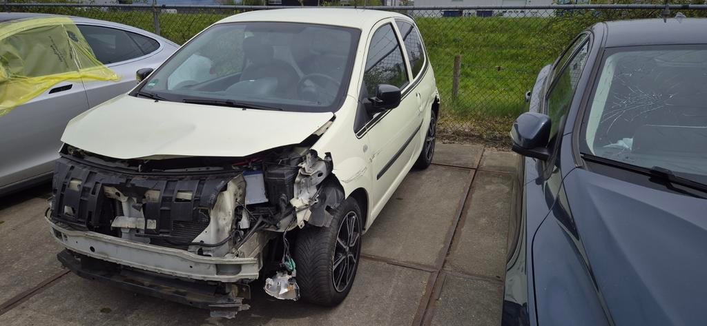 Renault twingo met schade bouwjaar 2011, Ophalen of Verzenden