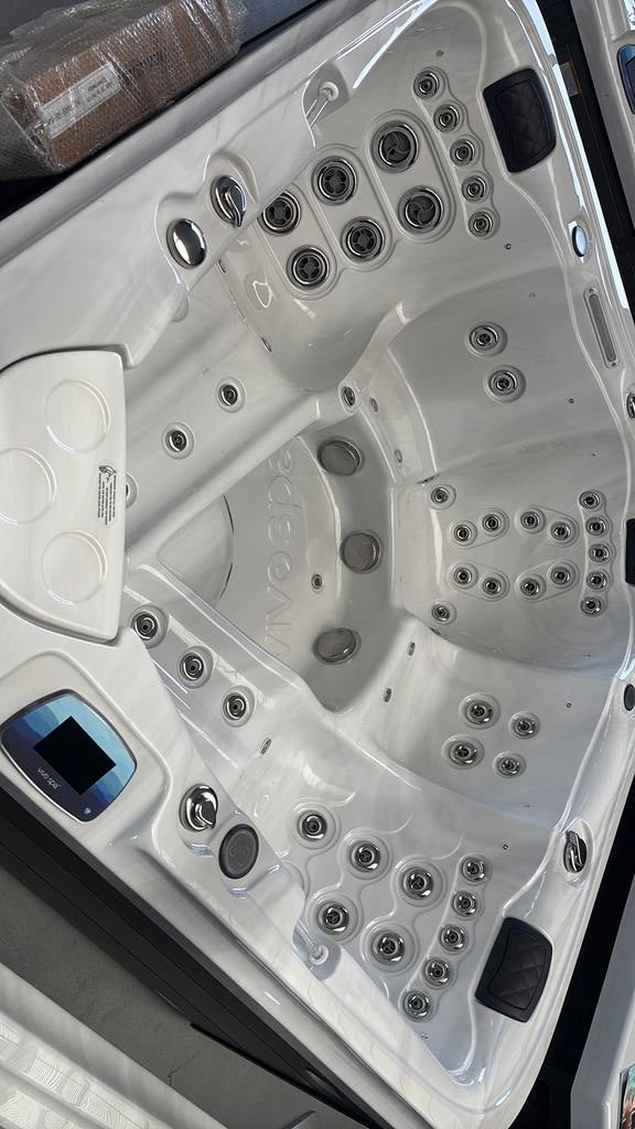 Vivo Spa 503-N jacuzzi 5 personen 2 ligplaatsen, Verzenden, Nieuw, Trap