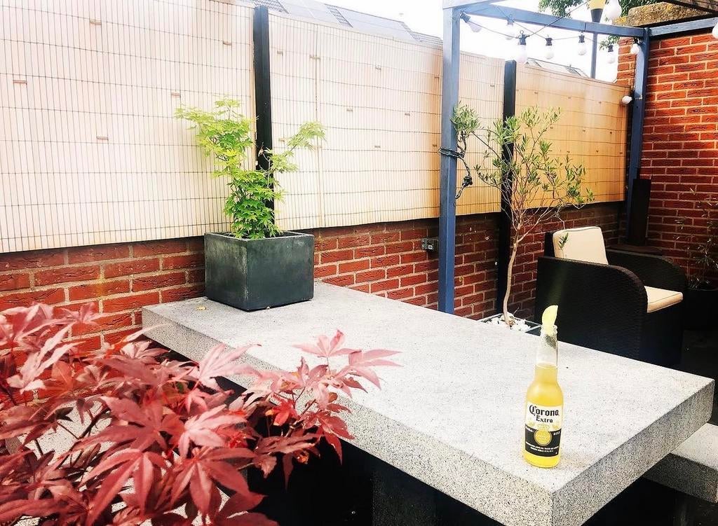 Duurzame stenen tuintafel met bankjes, Ophalen, Gebruikt, Rechthoekig, Overige materialen