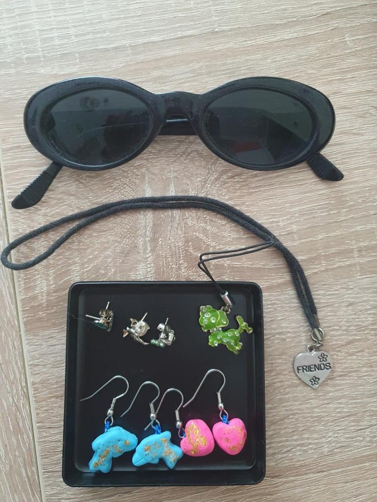 Kinder sieraden. Oorbellen, ketting, zonnebril., Kinderen en Baby's, Kindermode-accessoires, Ophalen of Verzenden, Gebruikt