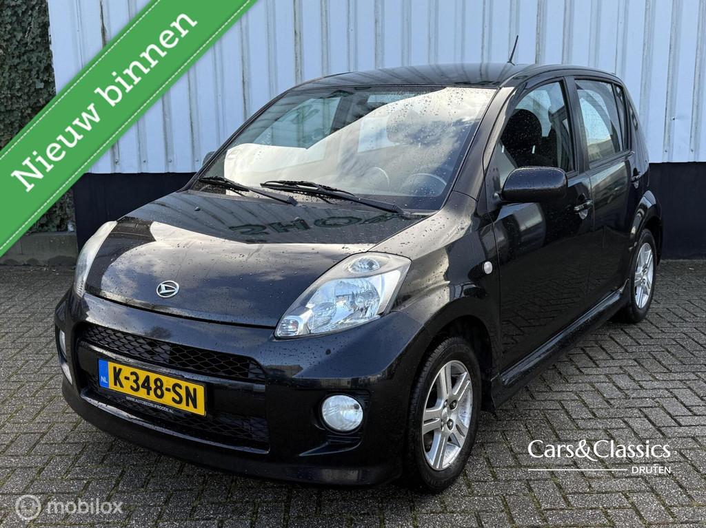 Daihatsu Sirion 2 1.3-16V Comfort Airco, Sportpakket, 5 Drs, Auto's, Stof, Gebruikt, 4 cilinders, Zwart