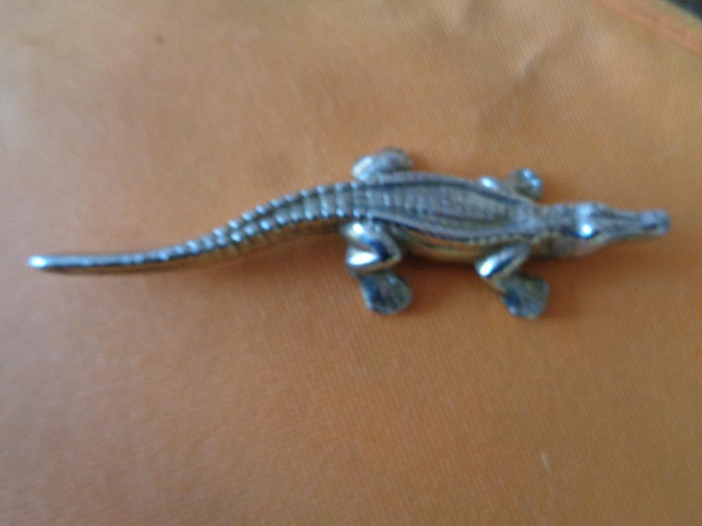 verzilverde krokodil, Verzamelen, Dierenverzamelingen, Ophalen of Verzenden, Gebruikt, Wild dier, Beeldje of Figuurtje