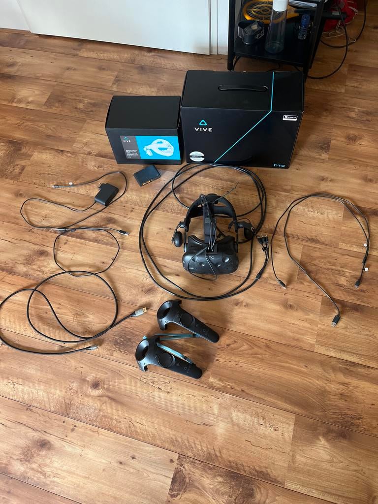 HTC Vive met Deluxe Audio Strap, Spelcomputers en Games, Virtual Reality, Ophalen, Gebruikt, VR-bril, Pc