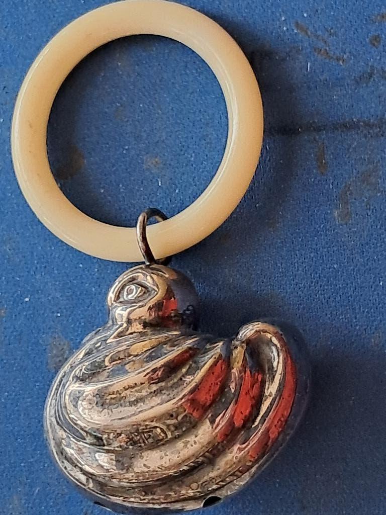 rammelaar,zilver?-dikke eend,lengte 5 cm, Antiek en Kunst, Ophalen of Verzenden