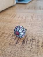 Antieke, zilveren ring, bloem met robijntjes. Maat 18., Ophalen of Verzenden, Zilver, Ring, Met edelsteen