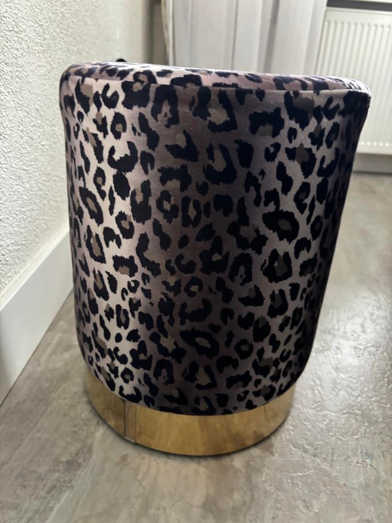 Leopard print poefje met gouden rand, Ophalen, Minder dan 50 cm, Gebruikt, Rond