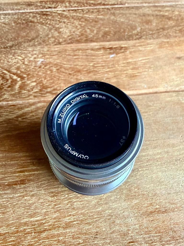 Olympus 45 mm lens f1:1.8, Ophalen of Verzenden, Zo goed als nieuw, Telelens