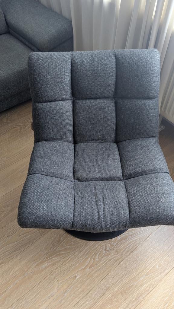 Comfortabele draaibare vloerstoel - Grijs stof, Ophalen, Modern, Comfortabel, Gebruikt, 75 tot 100 cm