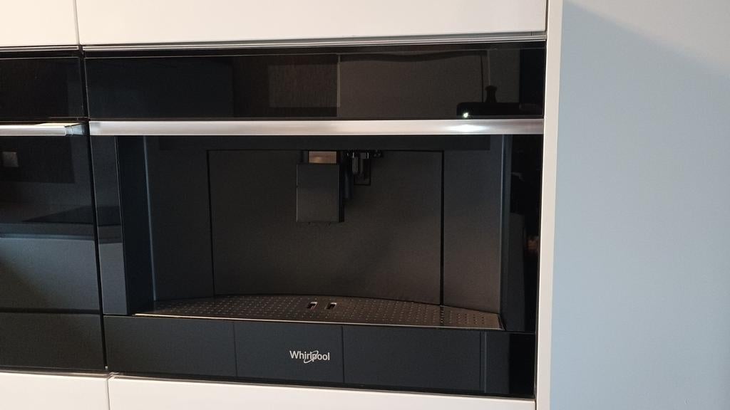 Leuk voor een reparateur! Whirlpool inbouw koffiemachine, Witgoed en Apparatuur, Koffiezetapparaten, Ophalen, Gebruikt, Koffiemachine