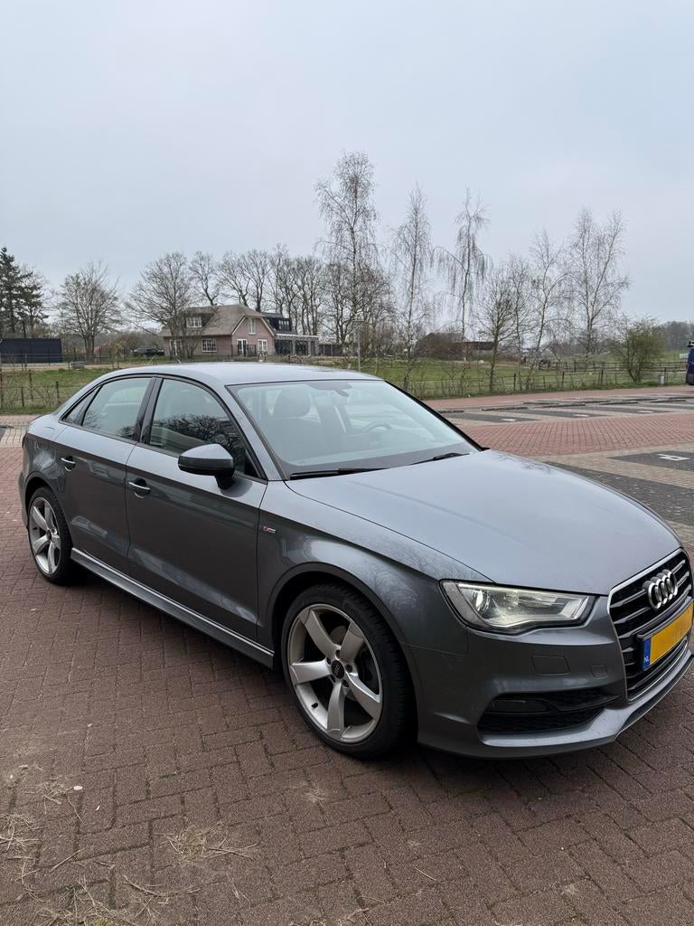 Audi A3 1.6 TDI 81KW Sedan 2016 Grijs, Auto's, Audi, Voorwielaandrijving, 4 cilinders, 125 €/maand, Sedan