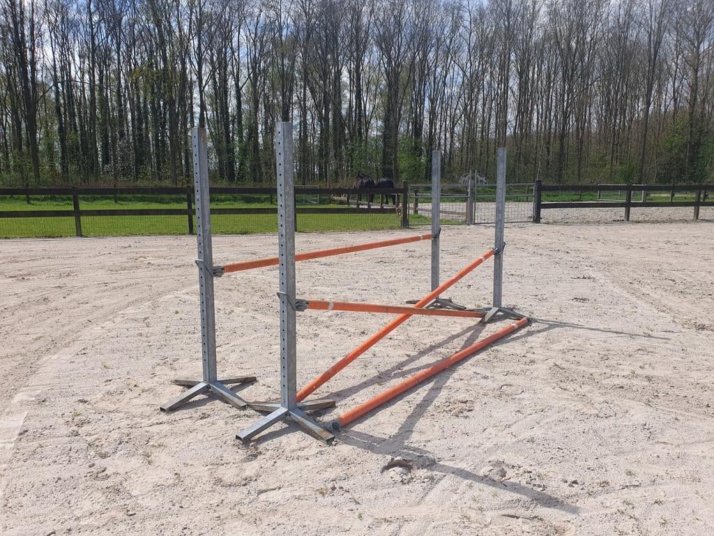 Set van 4 spring staanders, verzinkt. Exclusief balken, Dieren en Toebehoren, Ophalen