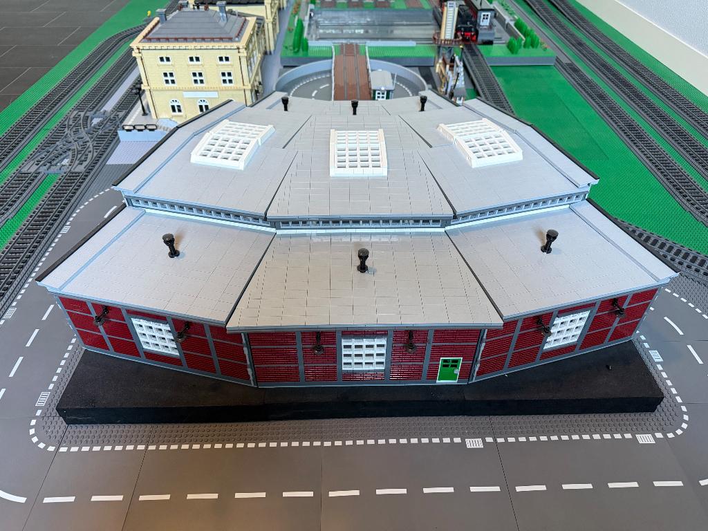 Trein engine shed/remise/roundhouse/Ringlokschup locomotief, Ophalen of Verzenden, Zo goed als nieuw, Overige merken